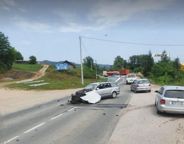 Nesreća na putu Doboj – Tuzla: Na vozilima pričinjena veća materijalna šteta