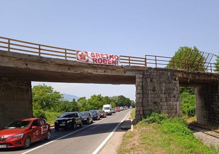 Podrška za Rođene na ulazu u Bihać - Avaz