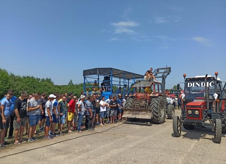 Najboljim traktoristima uručene su simbolične nagrade - Avaz