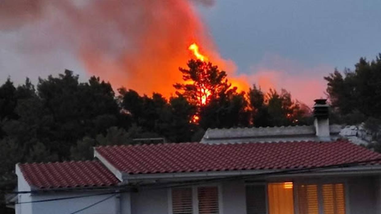 Dok su gasili požar, vatrogasci pronašli tijelo mladića