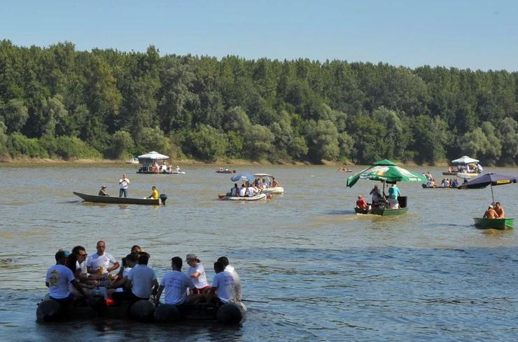 Haos na Savskoj regati kod Bijeljine: Mačetom povrijedio više osoba