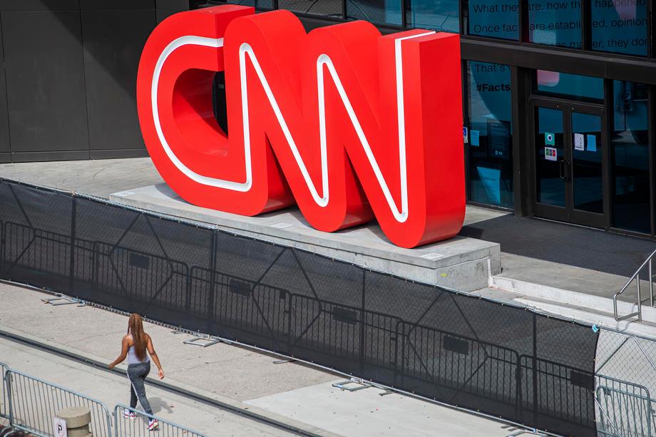 CNN otpustio tri radnika jer su na posao dolazili nevakcinisani