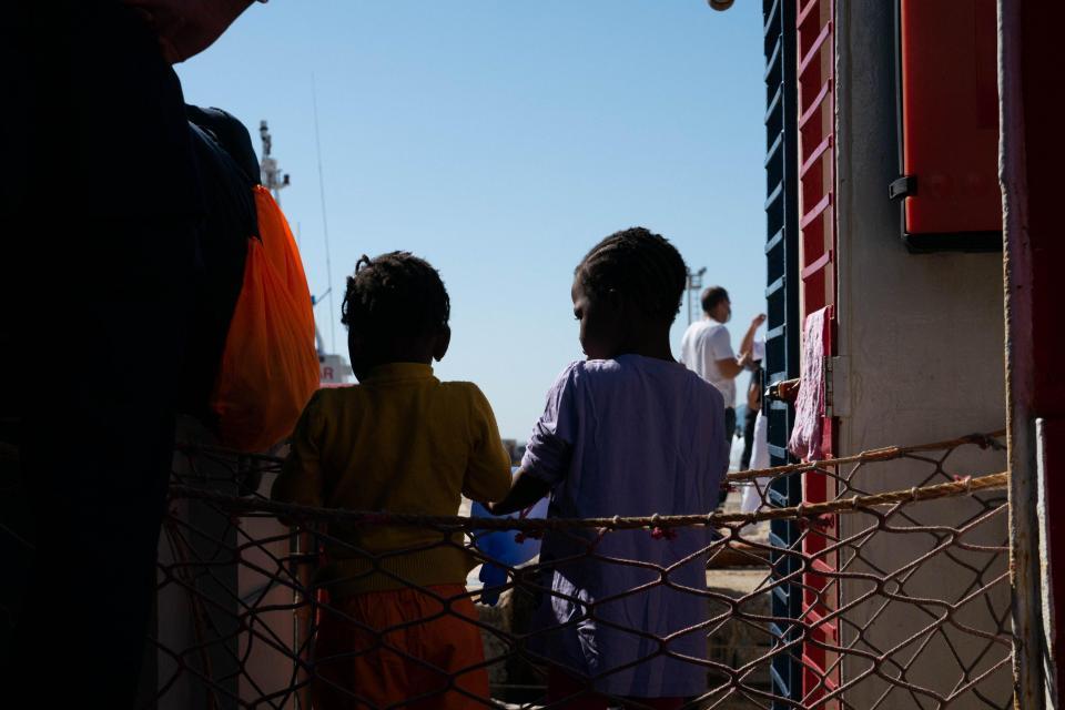 Two children aboard the Sea Watch 3 - Avaz