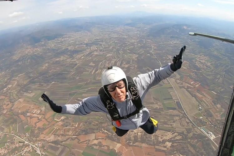 Tuzlak u devetoj deceniji najstariji padobranac u Evropi