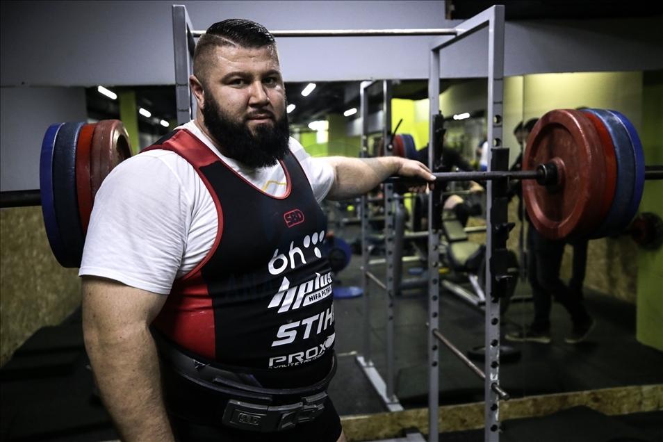 Bh. strongman Nedžmin Ambešković u Mančesteru oborio lični rekord