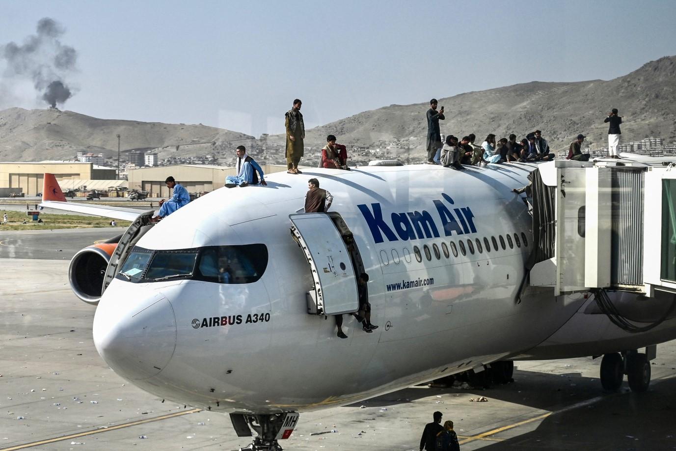 Talibani traže da ljudi napuste aerodrom u Kabulu