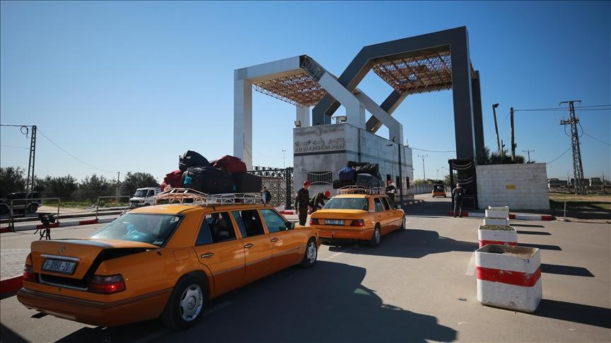 The border crossing was shut in both directions by the Egyptian authorities on Monday before it was opened two days later in one direction to allow travelers into the Palestinian territory - Avaz