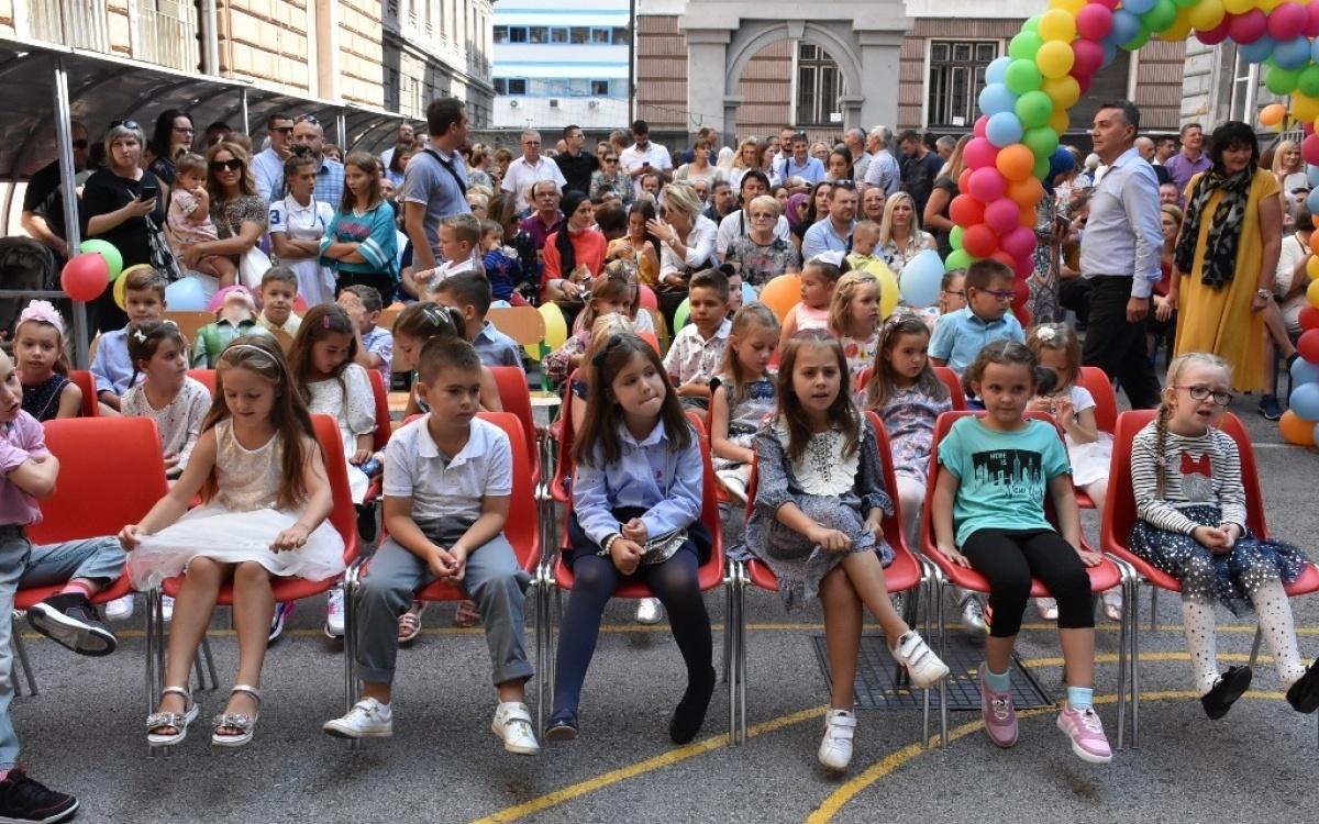 Nakon reakcije SBB-a oglasili se iz Općine Centar: Učenici će dobiti besplatne udžbenike