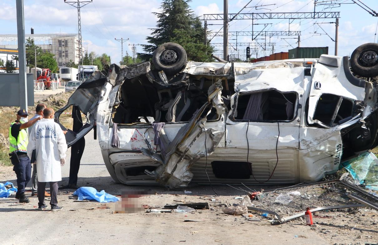 Sudarili se teretni voz i autobus, šest osoba povrijeđeno