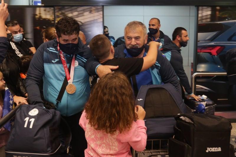 Bh. reprezentativce u Sarajevu dočekale porodice i prijatelji