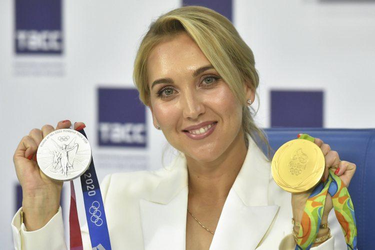 Vesnina sa svojim medaljama - Avaz