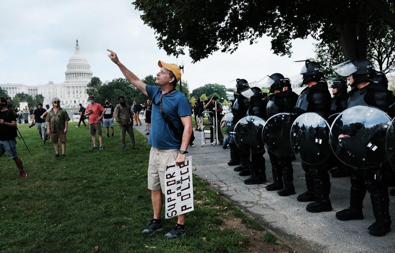 Između 100 i 200 demonstranata pojavilo se u središtu američke prijestolnice - Avaz