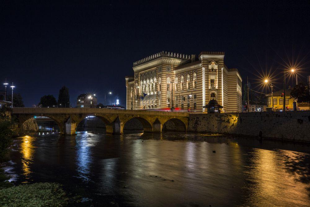 Vijećnica u punom sjaju - Avaz