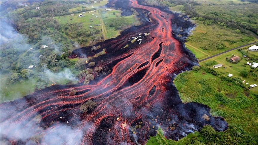 The volcano's alert level was raised to "red" after the eruption, indicating "possible dangerous activity on the ground and in the air" - Avaz