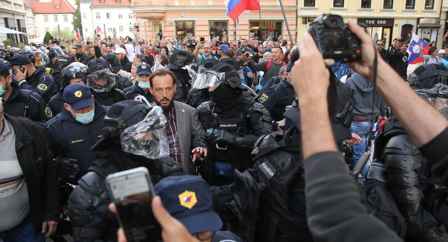 Ljubljana: Protesti protiv Vladinih mjera - Avaz