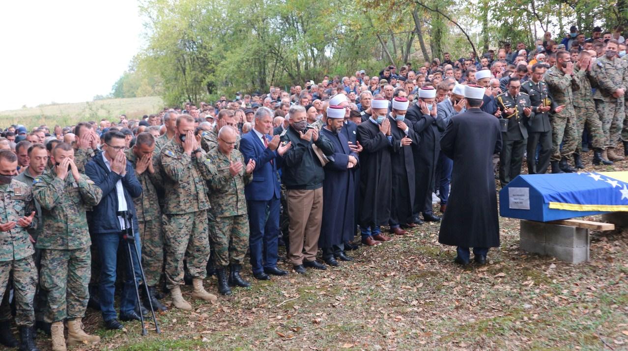 Ispraćen uz vojne počasti: Klanjana dženaza kadetu OSBiH Saidu Hasanoviću