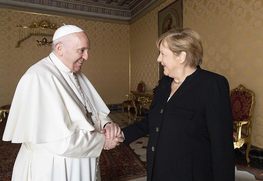 Papa Franjo i Angela Merkel - Avaz