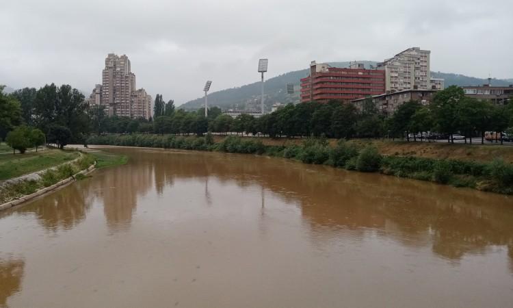 Nakon odluke da se učenicima skrate časovi, oglasili se iz "Grijanja" Zenica: "Mittal" nije napunio sistem, grijanje najkasnije od 15. oktobra