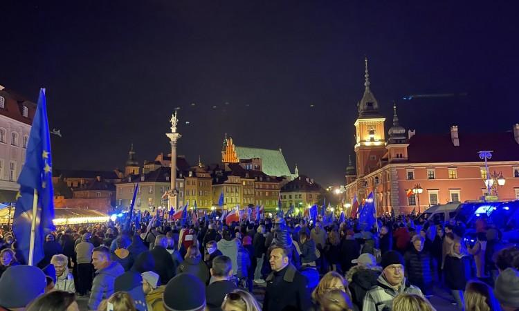 Poljaci protestuju u gradovima širom zemlje u znak podrške članstvu u EU