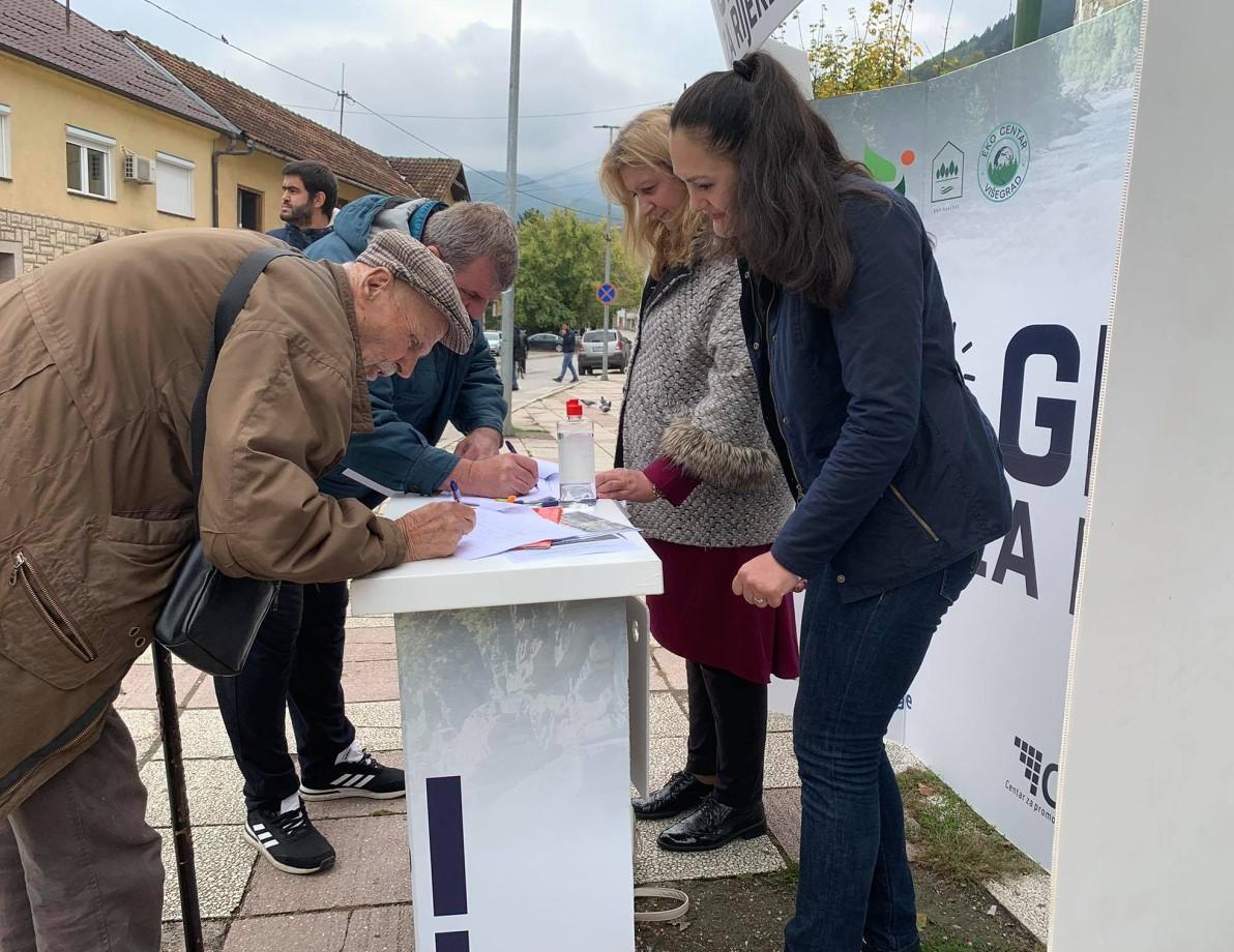 Ulična kampanja Aarhus centra u BiH i partnera: Obustaviti izgradnju malih hidroelektrana i uništavanje bh. rijeka