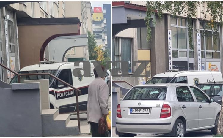 Police in front of the building in Čengić Vila - Avaz