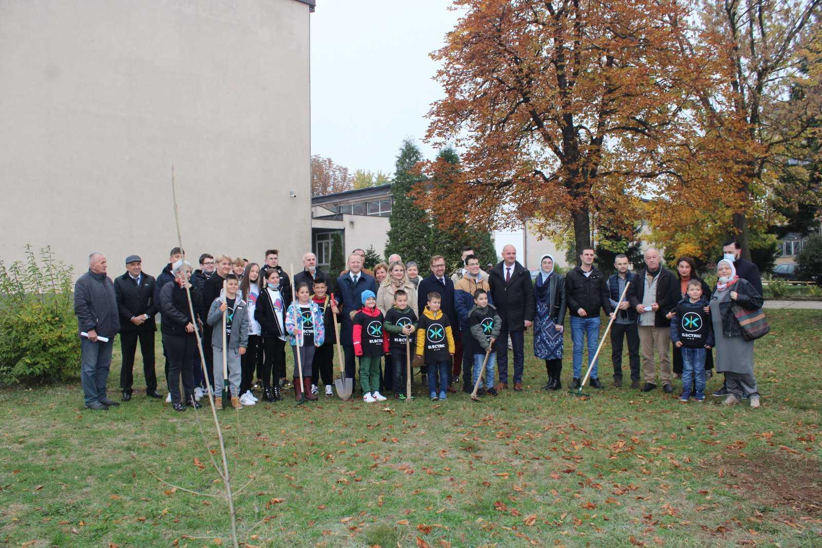 Projekt započeo u dvorištu OŠ „Mak Dizdar“ u Zenici - Avaz