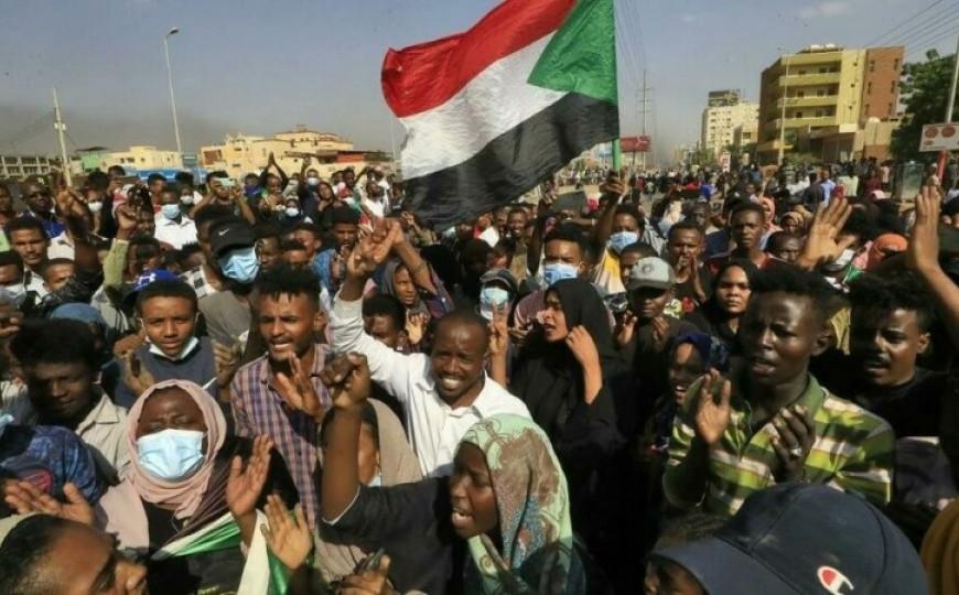 Najmanje dvoje demonstranata u Sudanu stradalo je u pucnjavi u subotu