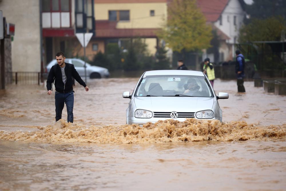 Deseci ljudi morali su biti evakuirani iz svojih domova u sarajevskom predgrađu Otes - Avaz