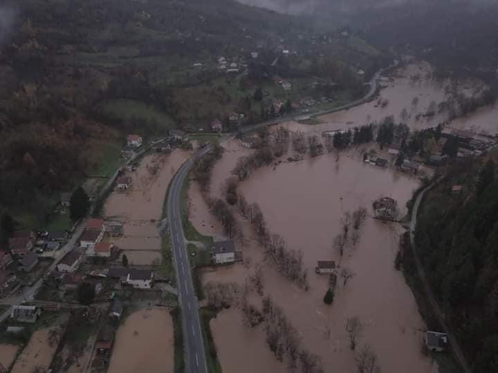 Kijevo pod vodom: Velike poplave, evakuisano devet osoba