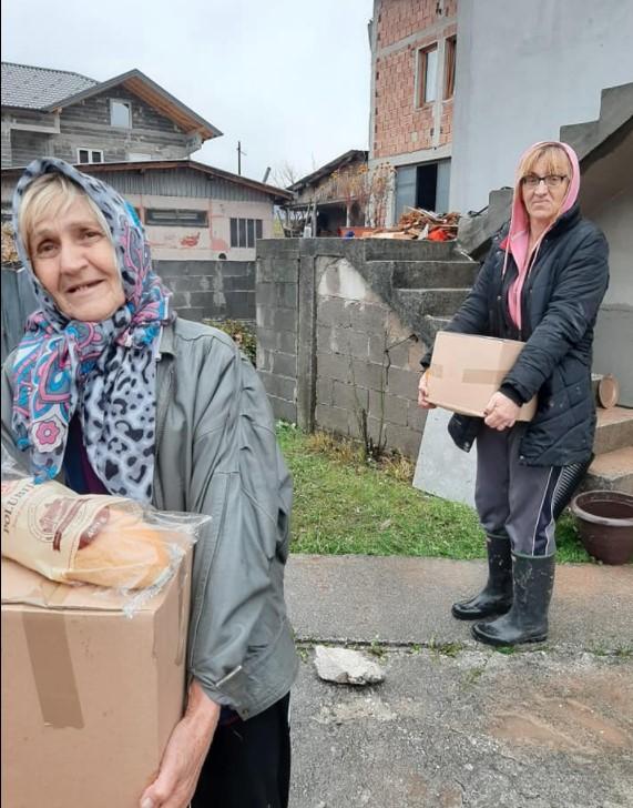 Zahvaljujući dobrim ljudima stigla im hrana i osnovne potrepštine - Avaz