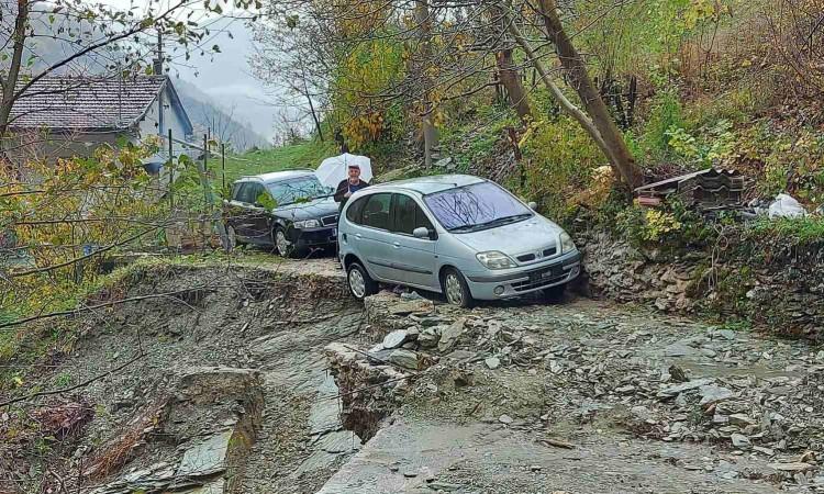 Neretva u opadanju, čiste se lokalne saobraćajnice u Konjicu i Jablanici