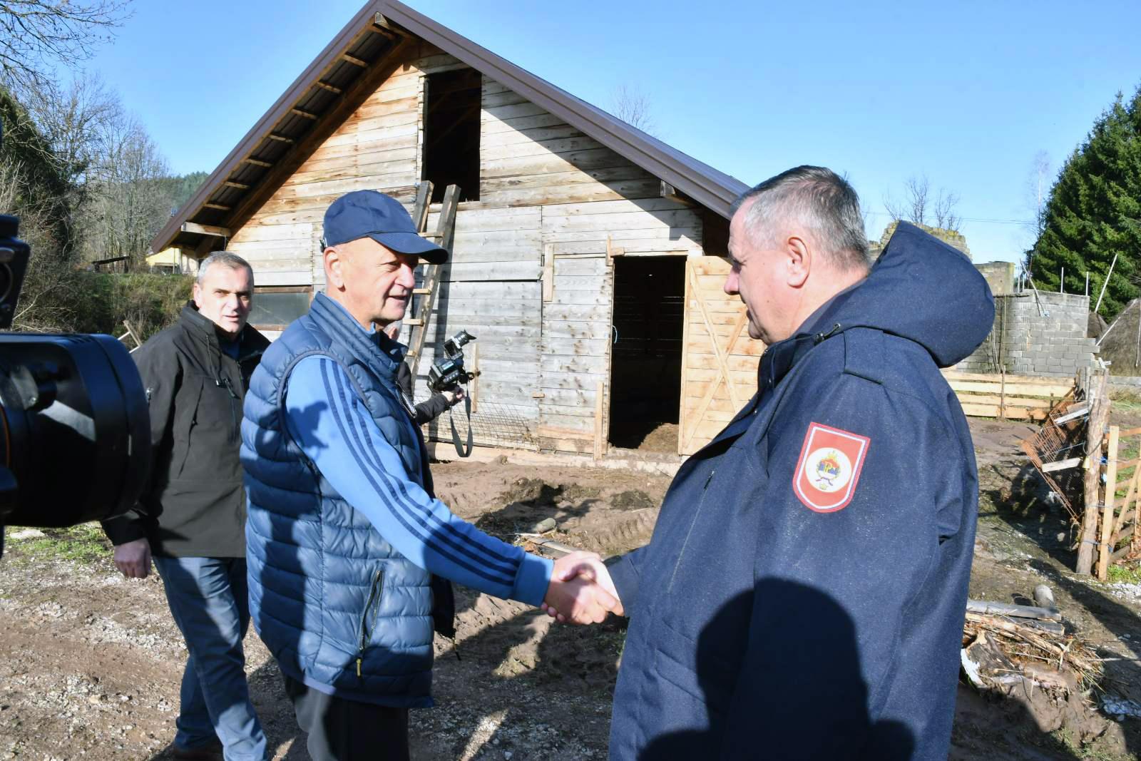 Premijer RS u Trnovu, posjetio domaćina kojem je stradalo stado ovaca