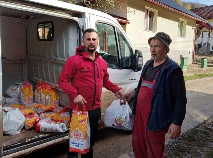 Timovi posjetili nekoliko poplavljenih područja - Avaz