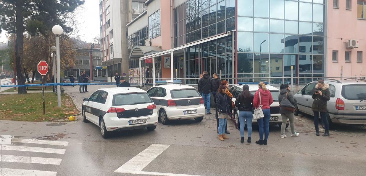 Istražitelji i policajci na mjestu eksplozije - Avaz