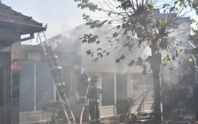 Izgorjele dvije kancelarije i fast food