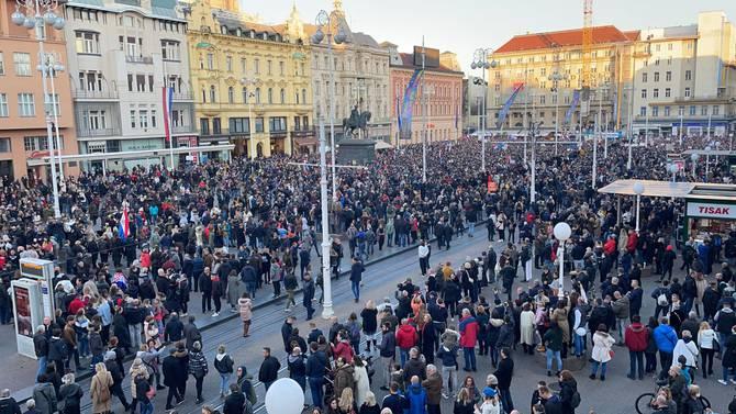 Fotografija s protesta - Avaz