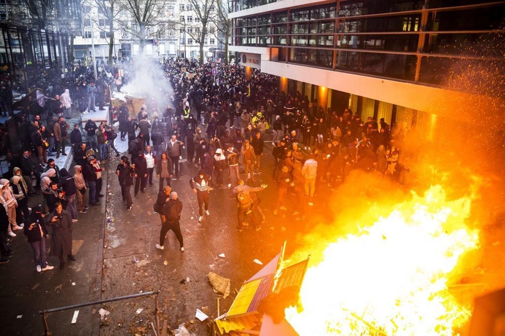 Potpuni haos u glavnom gradu EU: Protest protiv mjera se pretvorio u ulični rat prosvjednika i policije