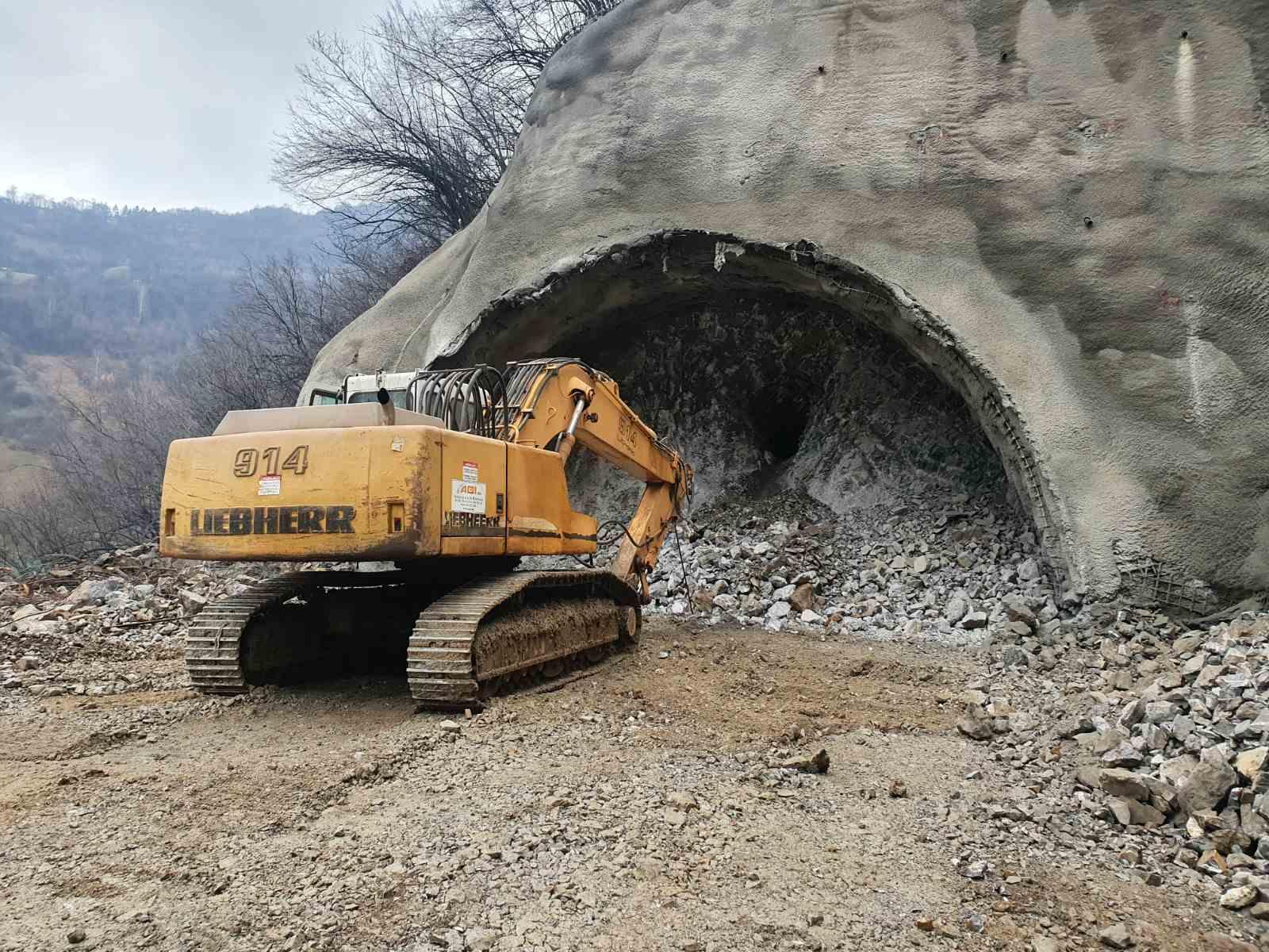 Probijena desna cijev tunela Vranduk