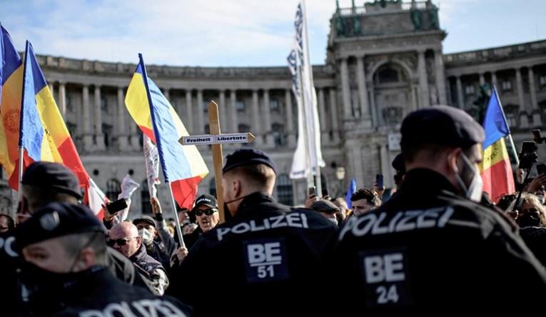 U Austriji protesti protiv obaveznog vakcinisanja, došlo skoro 40.000 ljudi