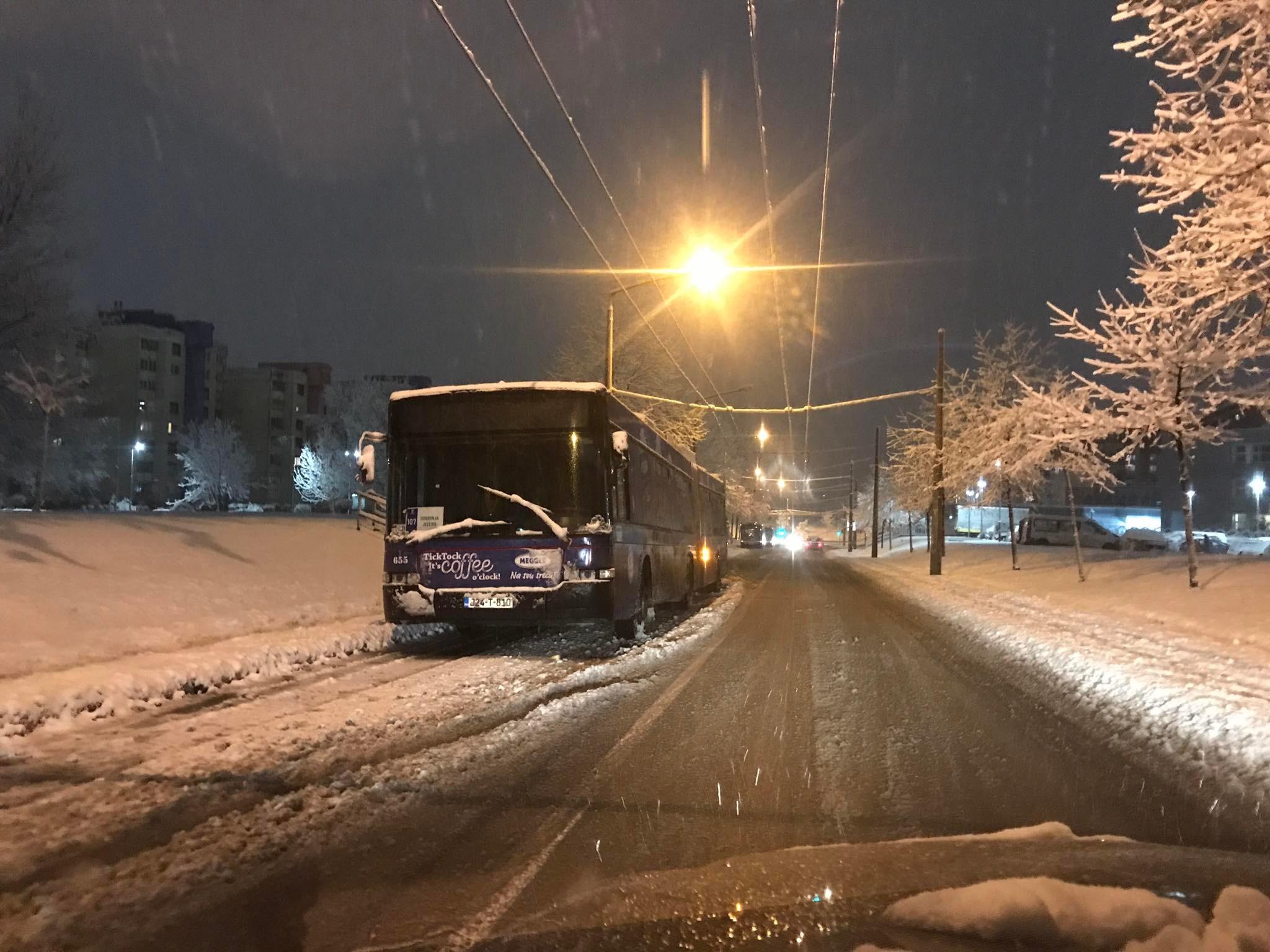 Autobusi i trolejbusi zapeli na Alipašinu