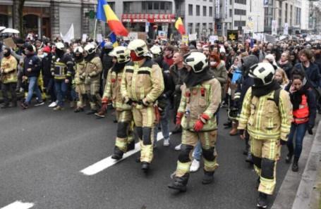 Stotine ljudi marširalo protiv Covid ograničenja u Belgiji