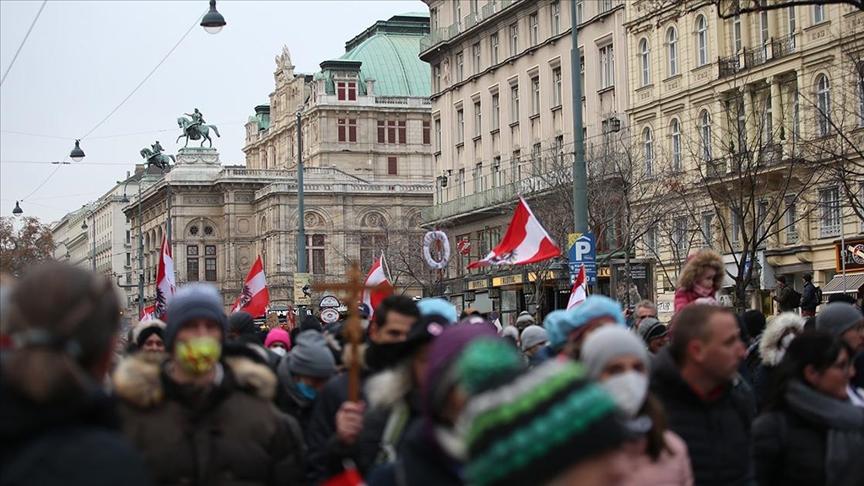 Vlada Austrije kažnjava nevakcinisane: Svako treći mjesec kazna od 3.600 eura