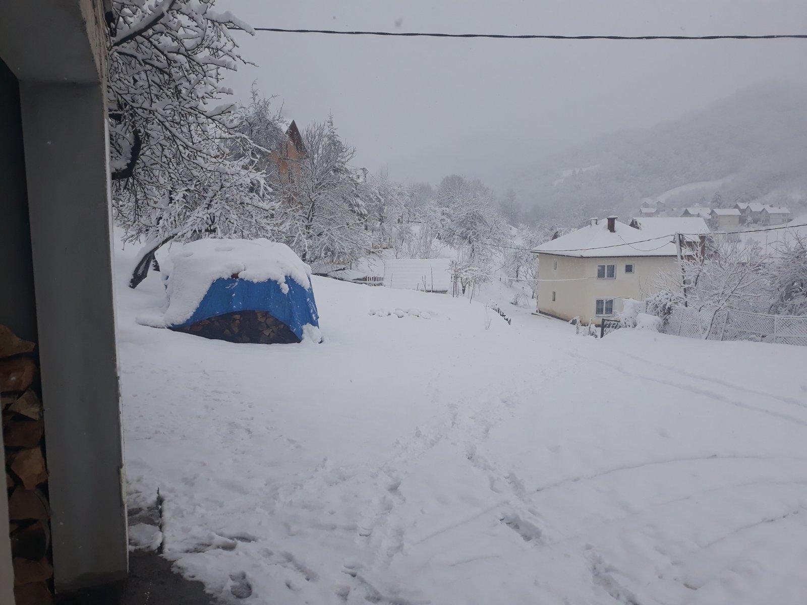 Snijeg zatrpao puteve planinskih sela - Avaz