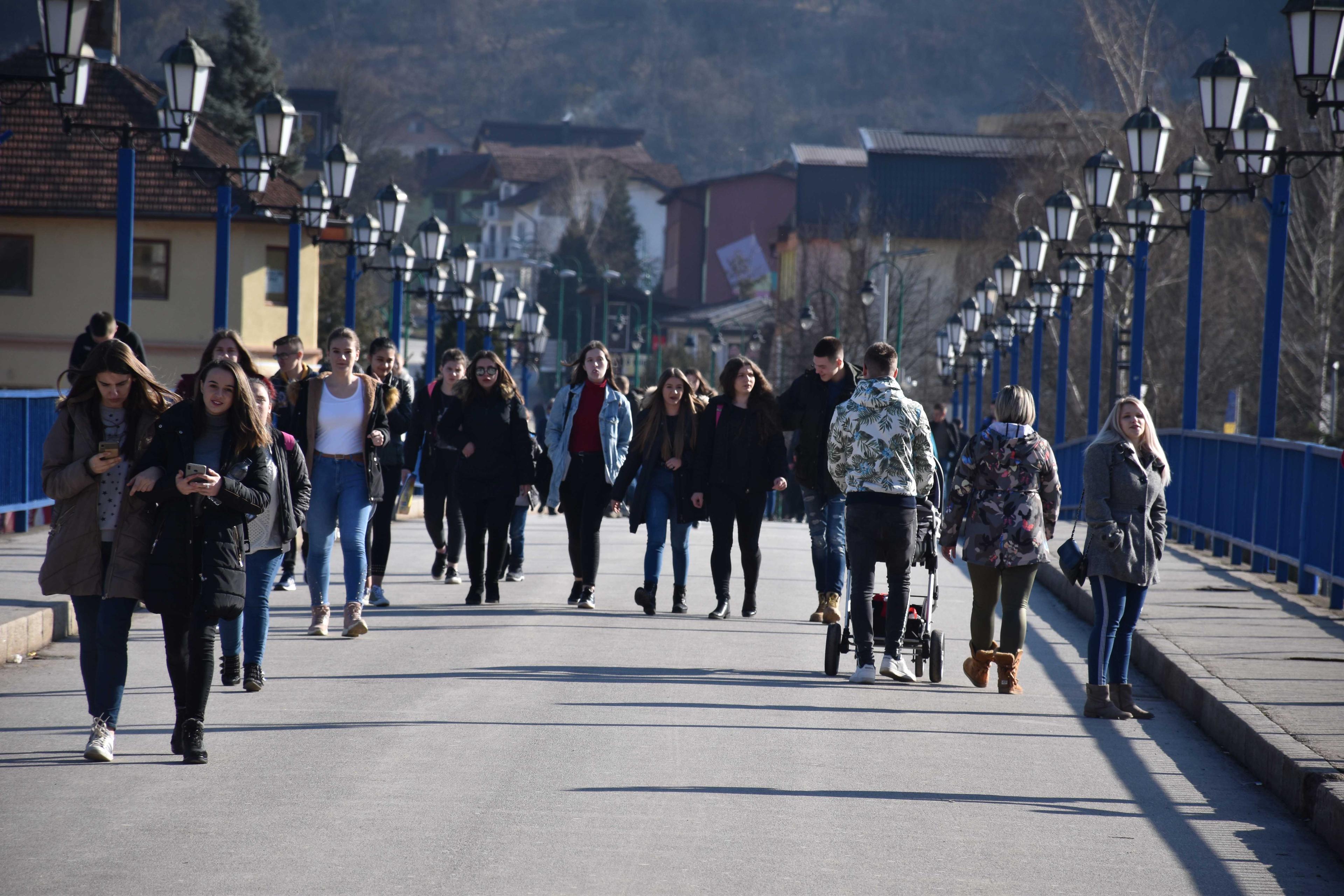 Odlaze i visokoobrazovani i zanatlije, a mlade najviše tjera politika