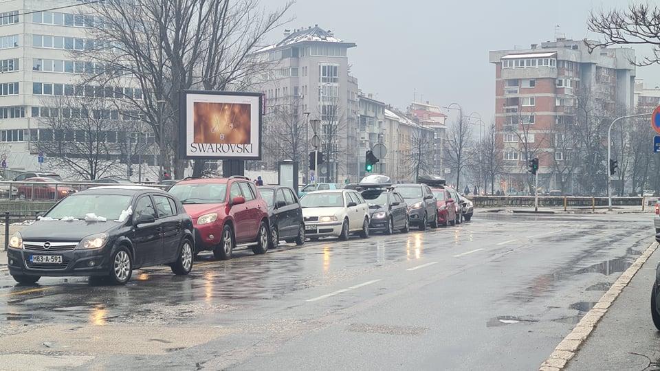 Gužve na Drive-in punktu na Vrbanji - Avaz