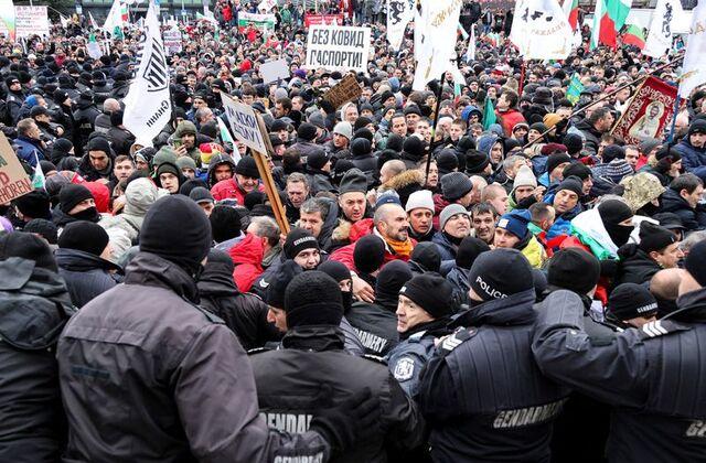 Protesti u Sofiji: Antivakseri pokušali upasti u parlament