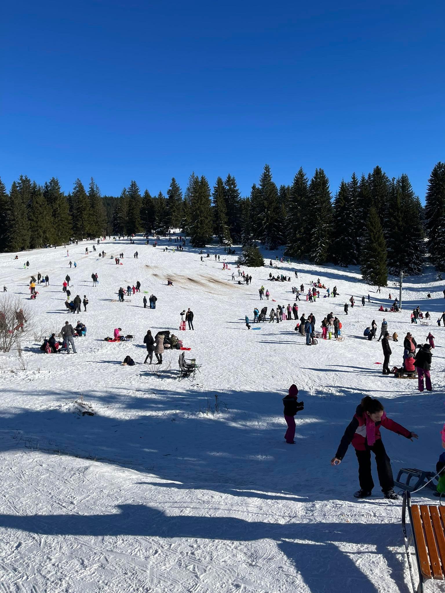 Brojni građani nedjelju iskoristili za posjetu Igmana - Avaz