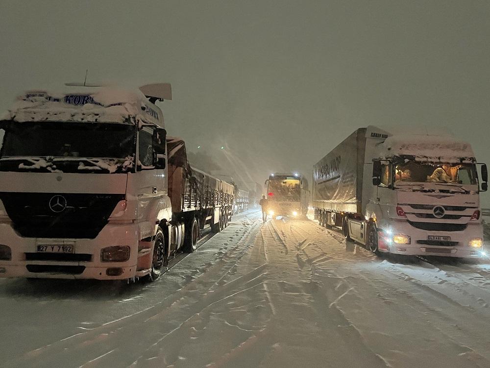 Putnici ostali zarobljeni na autoputu Tarsus - Adana - Gaziantep - Avaz