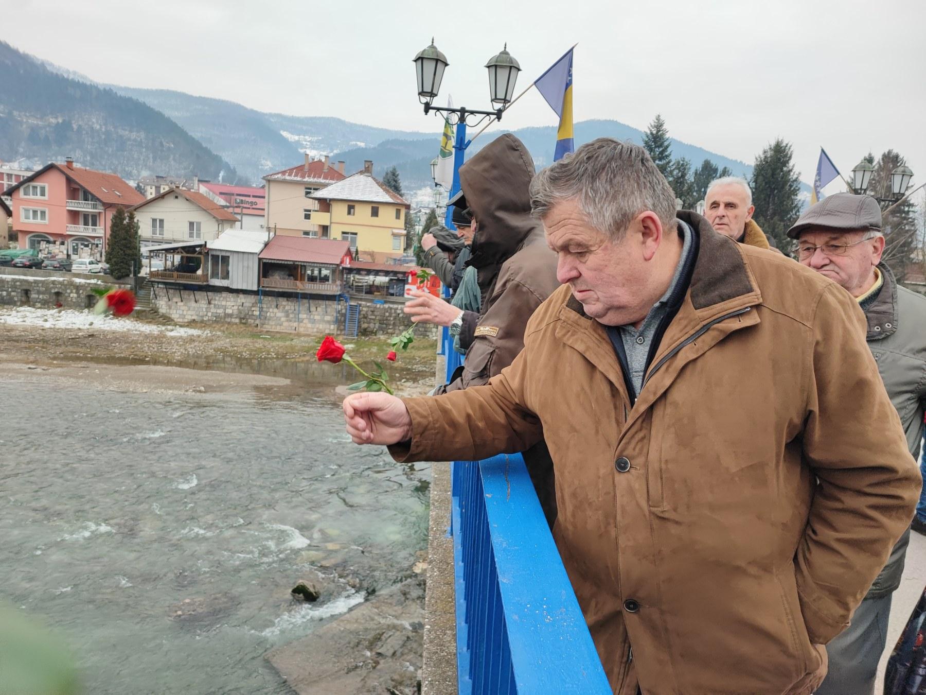 U Drinu bačene ruže - Avaz