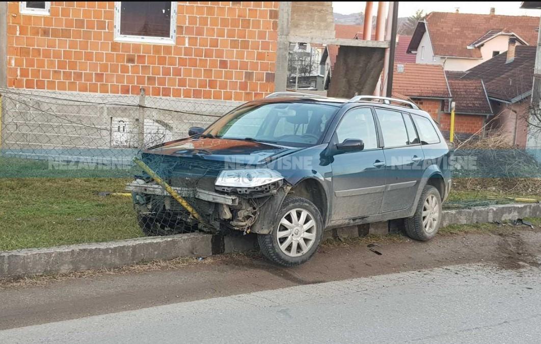 Udes u Banjoj Luci: Probio ogradu, automobilom uletio u dvorište, a onda pobjegao